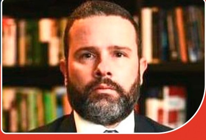 Dr. Lucas de Souza Lehfeld
